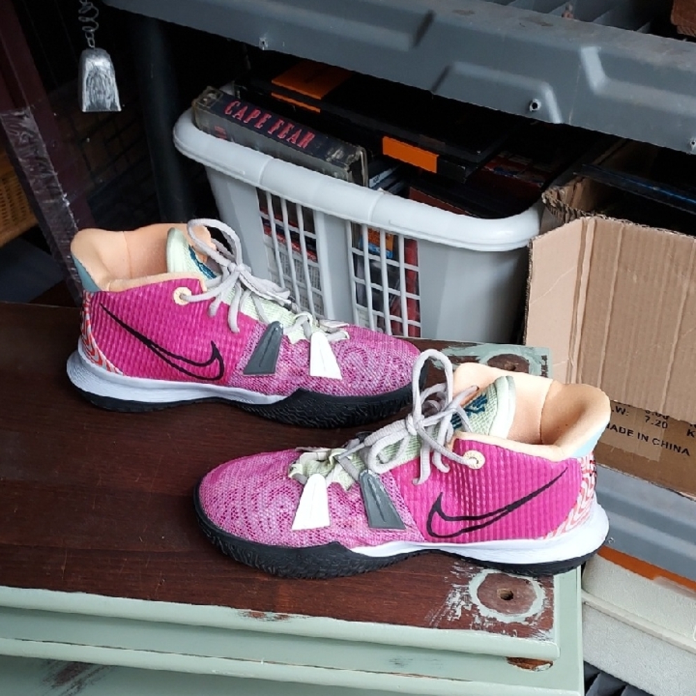 Nike Kyrie 7 Sz 7Y (Euro 40)